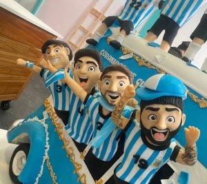 (audio) Preparó una torta de la Scaloneta y la donó