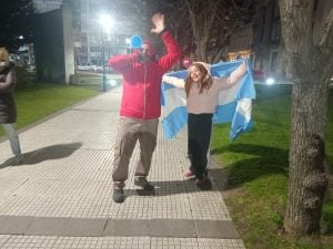 (videos)Fútbol: Argentina pasó a octavos y Tres Arroyos festejó en la Plaza