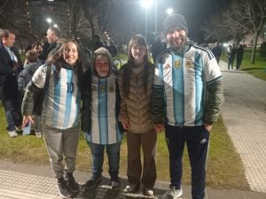 (videos)Fútbol: Argentina pasó a octavos y Tres Arroyos festejó en la Plaza