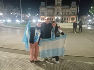 (videos)Fútbol: Argentina pasó a octavos y Tres Arroyos festejó en la Plaza