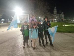 (videos)Fútbol: Argentina pasó a octavos y Tres Arroyos festejó en la Plaza