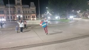 (videos)Fútbol: Argentina pasó a octavos y Tres Arroyos festejó en la Plaza