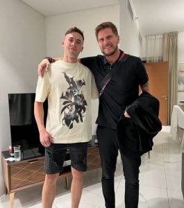 (audio) Estados Unidos, Javier Esteban corta el pelo a cambio de una entrada para el Mundial