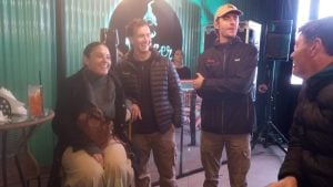 Gran acompañamiento en la inauguración oficial de Nesser en Colón y Lavalle