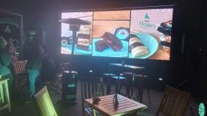 Gran acompañamiento en la inauguración oficial de Nesser en Colón y Lavalle
