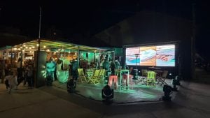 Gran acompañamiento en la inauguración oficial de Nesser en Colón y Lavalle