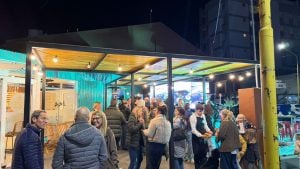 Gran acompañamiento en la inauguración oficial de Nesser en Colón y Lavalle