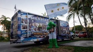 (audio) Viven hace casi 30 años en Miami y fundaron un club de fans de Lionel Messi