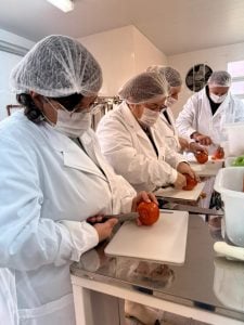 Chacra de Barrow: Se realizó capacitación sobre elaboración segura de conservas