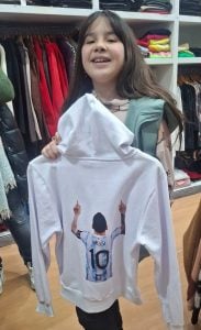Brenda ganó el buzo de Argentina de Verde Limón