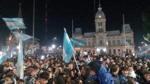 (Fotos y Videos) Argentina semifinalista: Tres Arroyos festejó en la Plaza San Martín