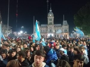 (Fotos y Videos) Argentina semifinalista: Tres Arroyos festejó en la Plaza San Martín