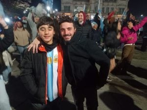 (Fotos y Videos) Argentina semifinalista: Tres Arroyos festejó en la Plaza San Martín