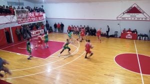 Básquet: Alumni ganó y estiró la definición del Torneo 90° Aniversario de la ATB