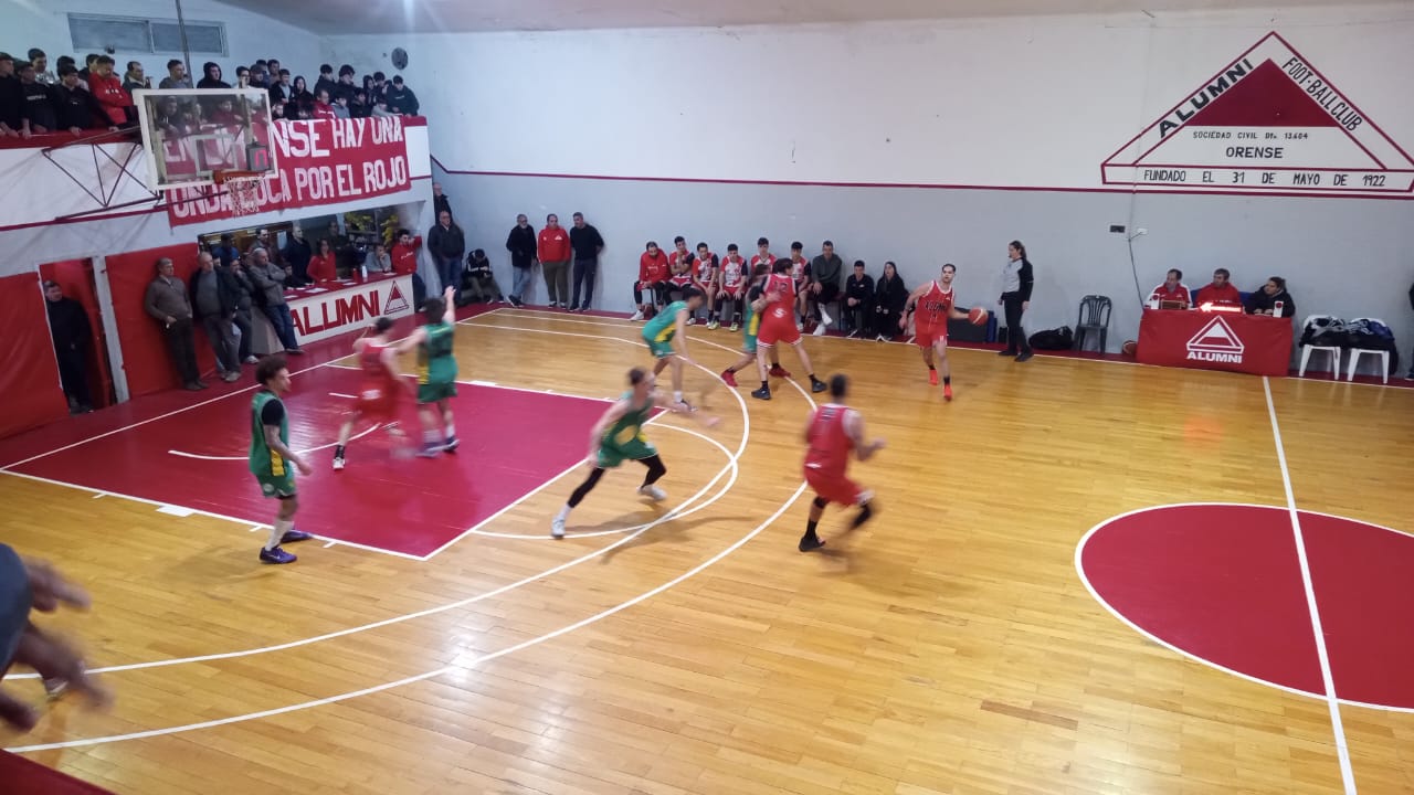 Básquet: Alumni ganó y estiró la definición del Torneo 90° Aniversario de la ATB