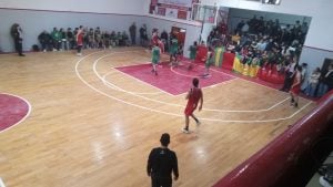 Básquet: Alumni ganó y estiró la definición del Torneo 90° Aniversario de la ATB
