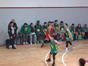 Básquet: Alumni ganó y estiró la definición del Torneo 90° Aniversario de la ATB