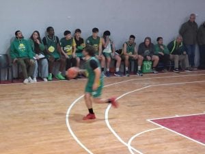 Básquet: Alumni ganó y estiró la definición del Torneo 90° Aniversario de la ATB
