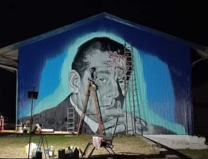 (audio) Raúl Salvadori detalló la creación de su imponente mural de René Favaloro