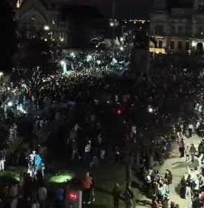 Tres Arroyos copó la Plaza San Martín tras el triunfo de la Selección (videos)