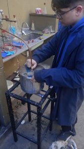 Revolucionario proyecto de una escuela en Temperley para fabricar petróleo a base de plásticos (audio)