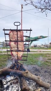 (audio) Huellas Solidarias realiza un asado móvil y colecta para ayudar a una escuela de Misiones