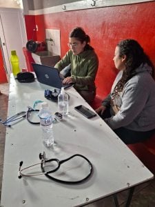 Salud municipal de Chaves realizó controles médicos a juveniles en clubes del distrito