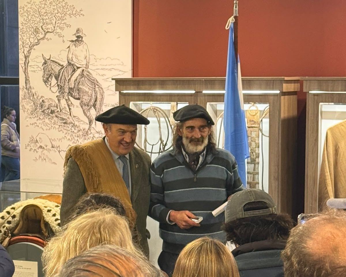Perico Medina recibió el premio al Mejor Cuchillo en la Sociedad Rural Argentina