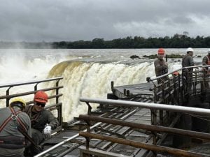 (audio y videos)Cataratas: permanece cerrada la pasarela para ir a Garganta del Diablo