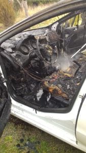 Se incendió un automóvil dentro de una vivienda en Claromecó