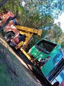 (audio) Compraron un colectivo y lo restauraron para vivir en él