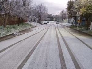 (audio y video) Cascallares amaneció con un manto blanco y postales que imitan a Bariloche