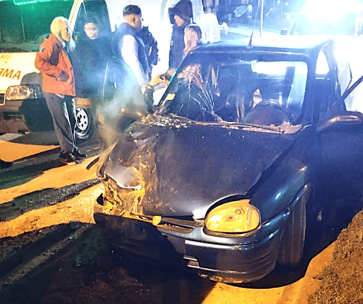 Choque en Jujuy y Libertad: tres personas al hospital