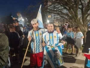 Tres Arroyos copó la Plaza San Martín tras el triunfo de la Selección (videos)