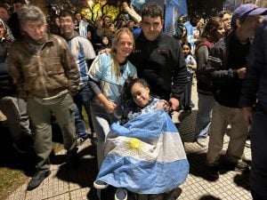 Tres Arroyos copó la Plaza San Martín tras el triunfo de la Selección (videos)