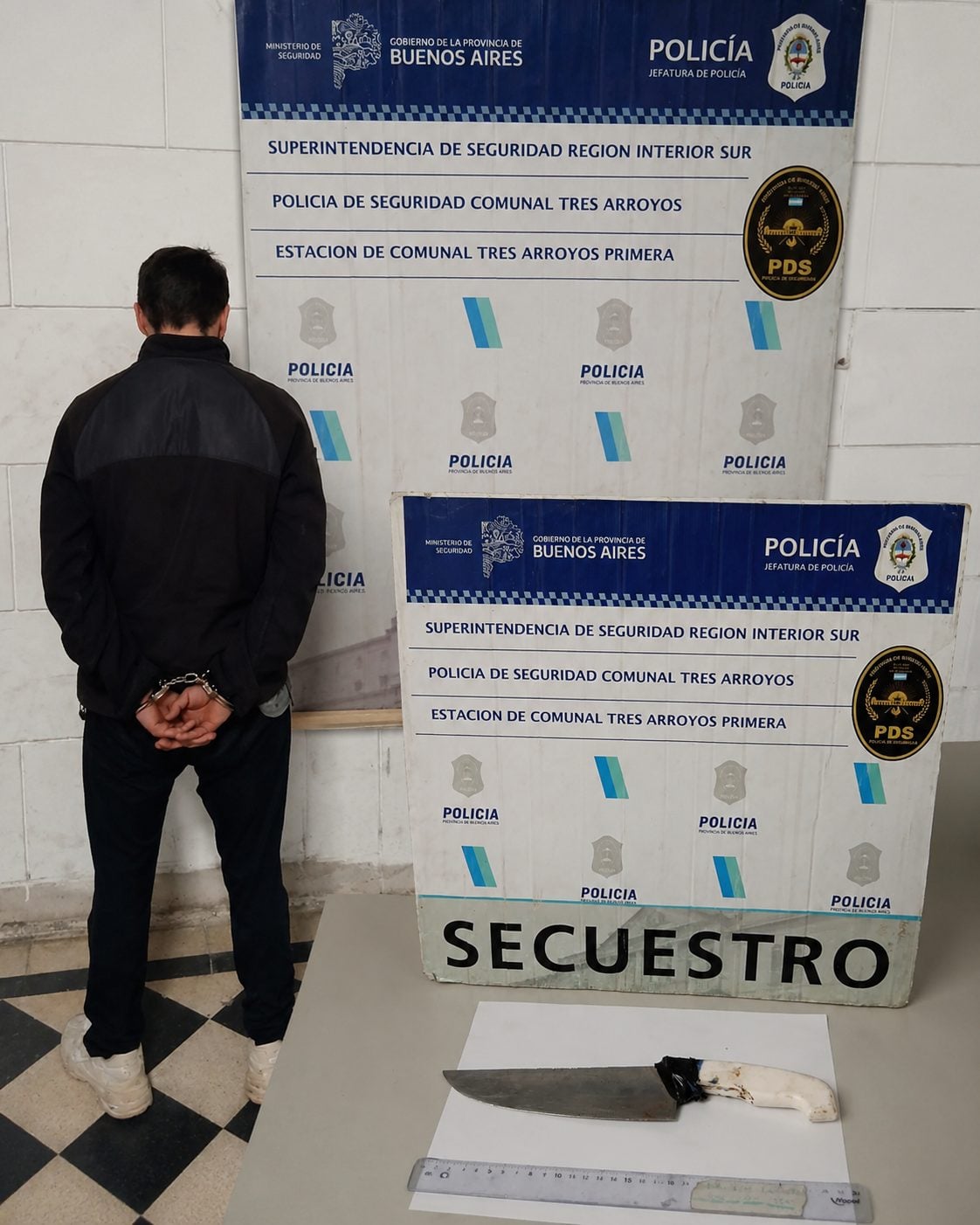 Amenazó con una cuchilla y robó un comercio: Preso
