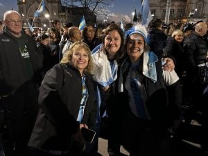 Tres Arroyos copó la Plaza San Martín tras el triunfo de la Selección (videos)