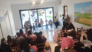 Presentación de “La Máquina de la Risa” para la familia mercantil
