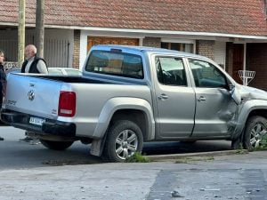 Choque de camionetas con fuertes daños materiales