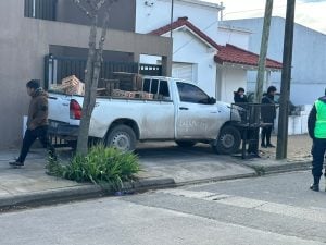 Choque de camionetas con fuertes daños materiales