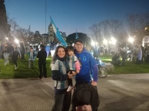 Tres Arroyos copó la Plaza San Martín tras el triunfo de la Selección (videos)