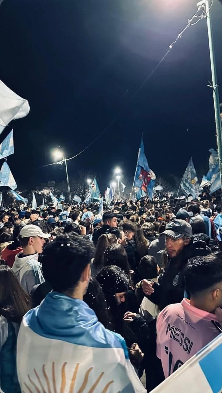 En fotos y videos, cómo se vivió el agónico pase a la final de la Selección en Tres Arroyos y la zona