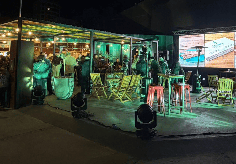 Gran acompañamiento en la inauguración oficial de Nesser en Colón y Lavalle