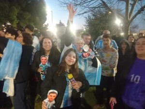 Tres Arroyos copó la Plaza San Martín tras el triunfo de la Selección (videos)