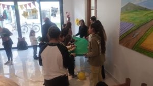 Presentación de “La Máquina de la Risa” para la familia mercantil
