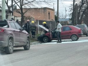 Incendio en un auto provocó daños importantes