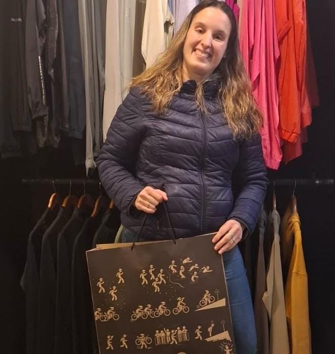 Agustina, la ganadora de la campera por parte de JSH