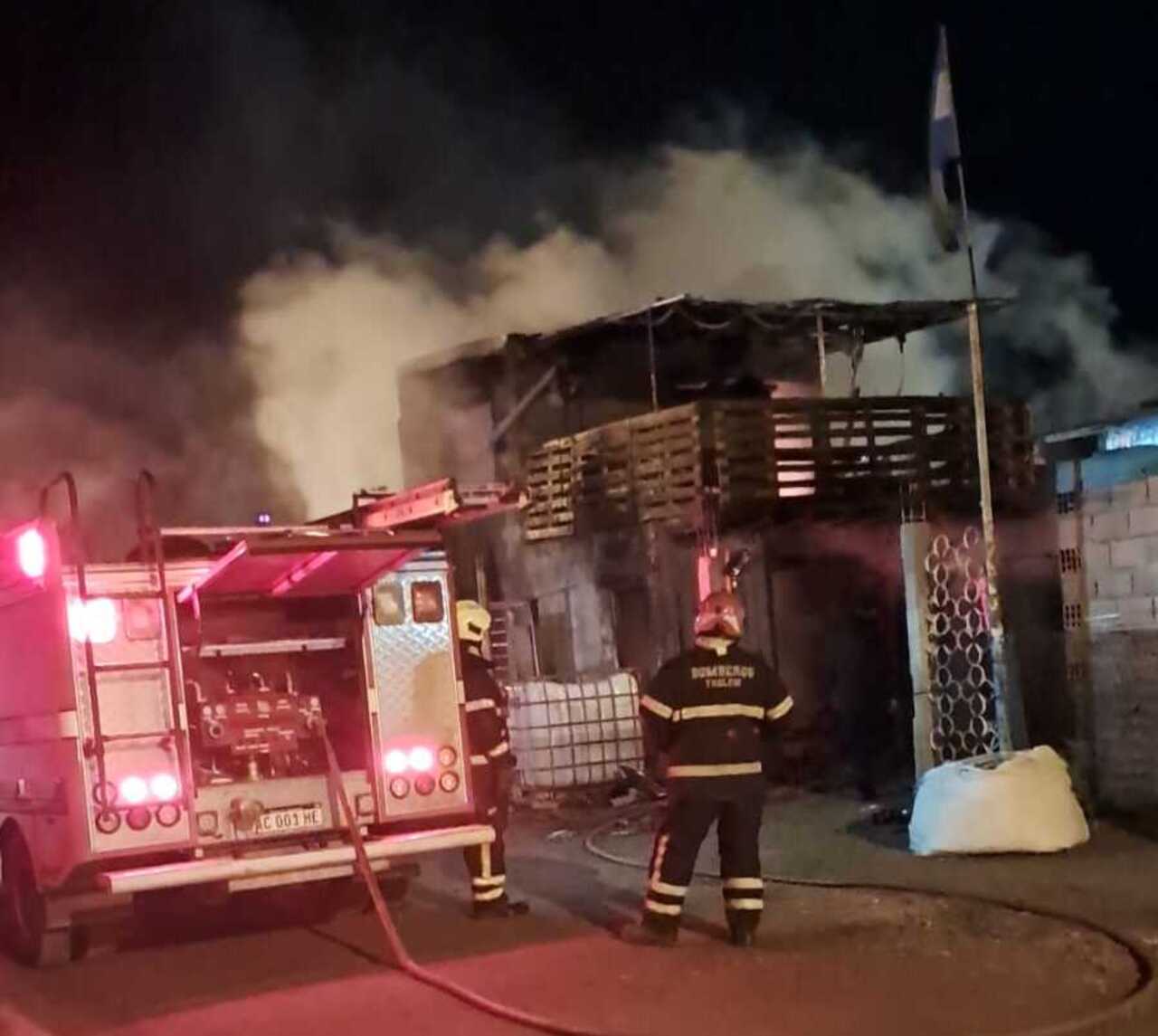 Bomberos sofocaron incendio en una vivienda en Barrow