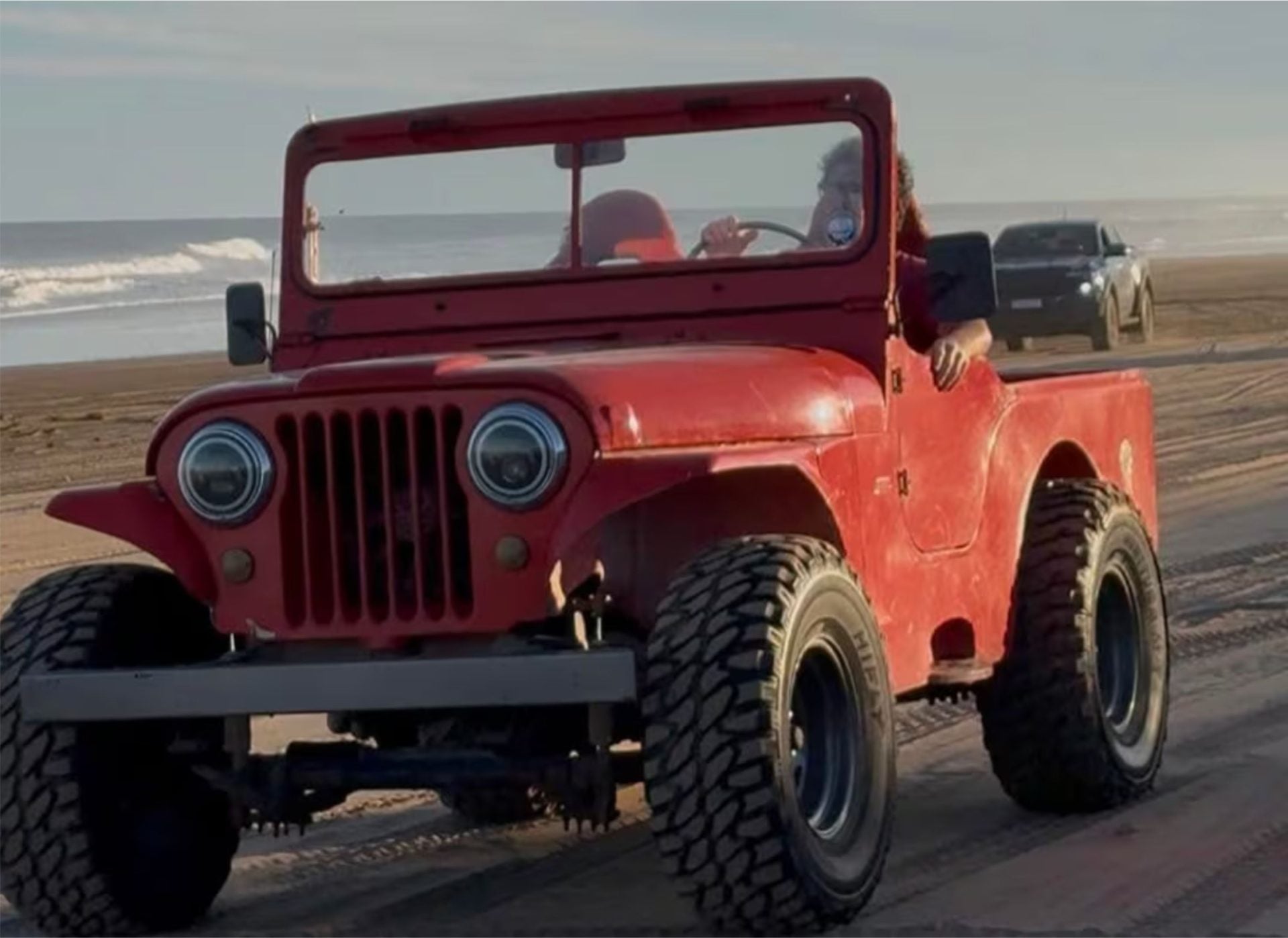 Necochea: Probaba un Jeep en la arena, volcó y perdió la vida