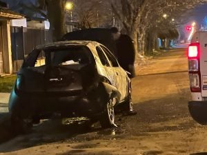 (video) Posible intencionalidad:  Auto quemado esta madrugada en Viamonte 1200